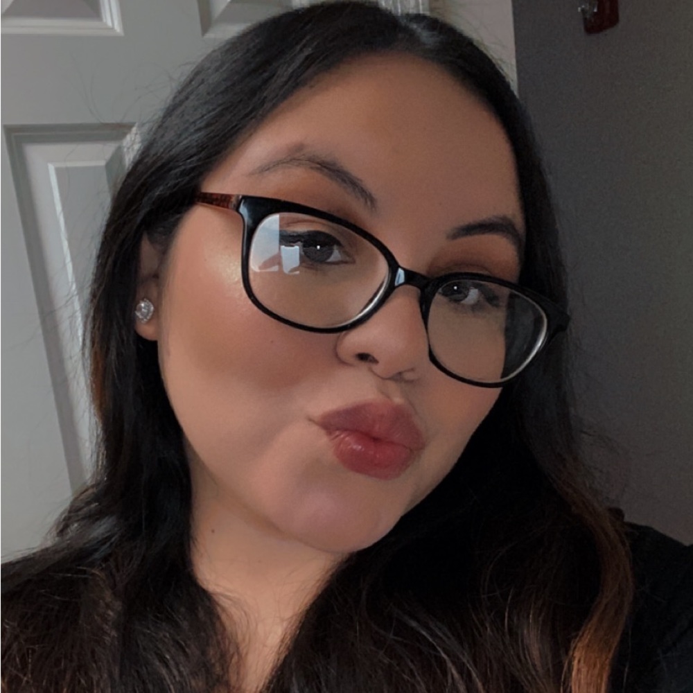 Meet your Posher, Shirly